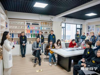 Osebje Orke Chemical obiskuje Shuang Tong — študijsko potovanje v Yiwu